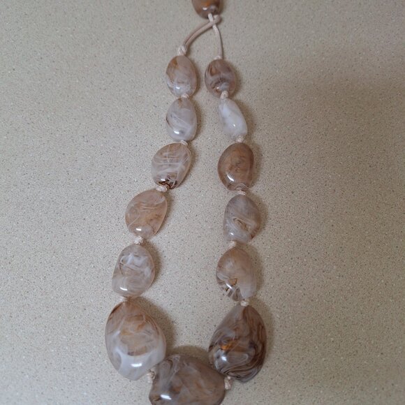 BEADED NECKLESS. - Picture 2 of 2